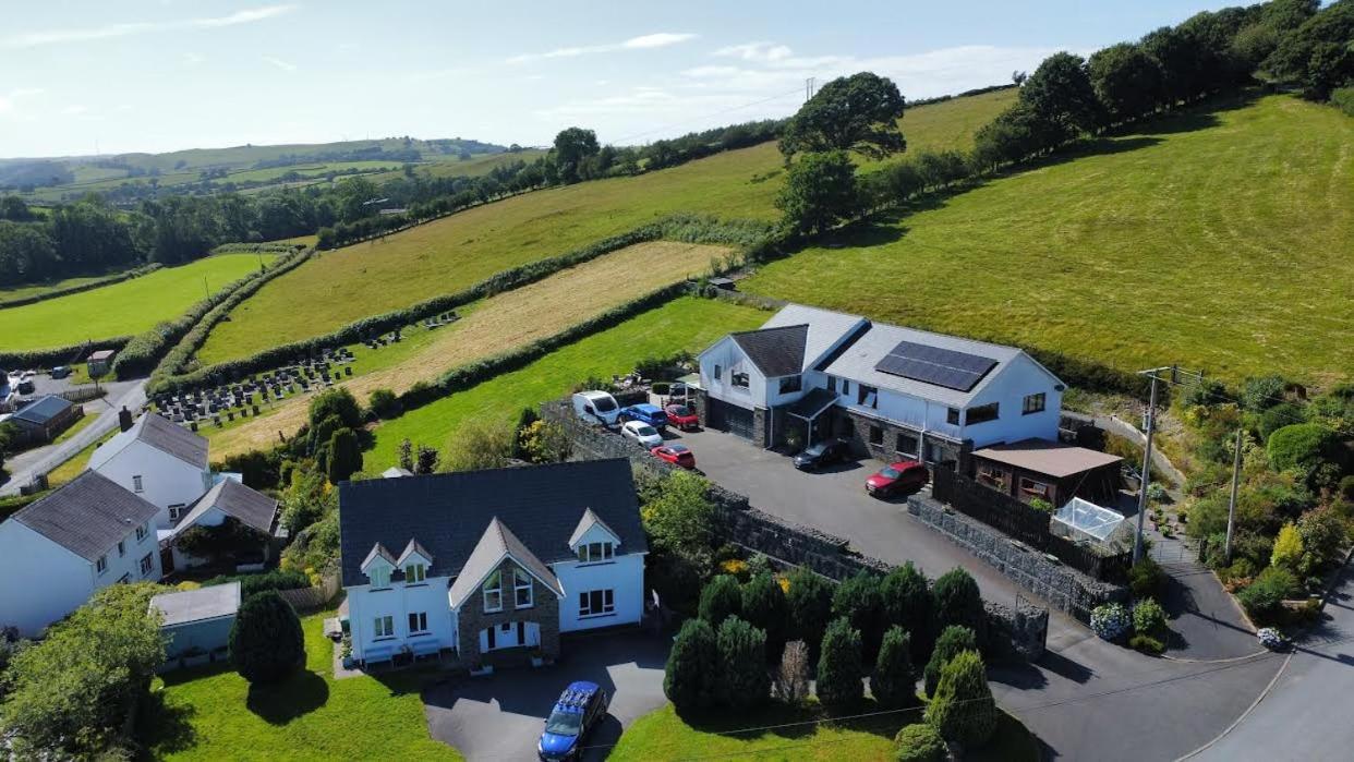 Bed and Breakfast Y Grange Llanfihangel-y-Creuddyn Экстерьер фото