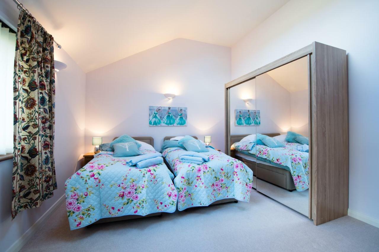 Bed and Breakfast Y Grange Llanfihangel-y-Creuddyn Экстерьер фото