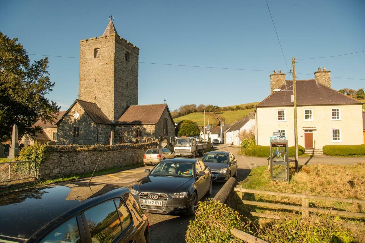 Bed and Breakfast Y Grange Llanfihangel-y-Creuddyn Экстерьер фото